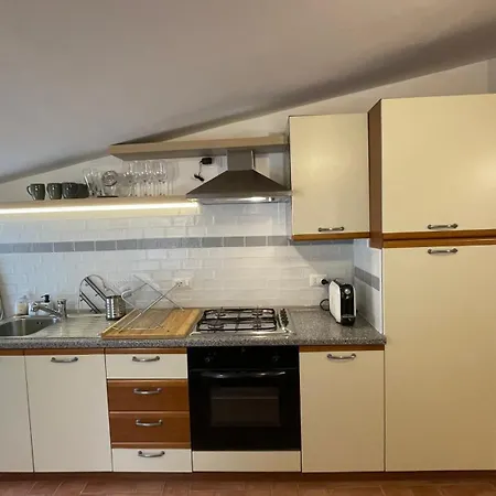 I Apartment *