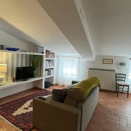 I Apartment *